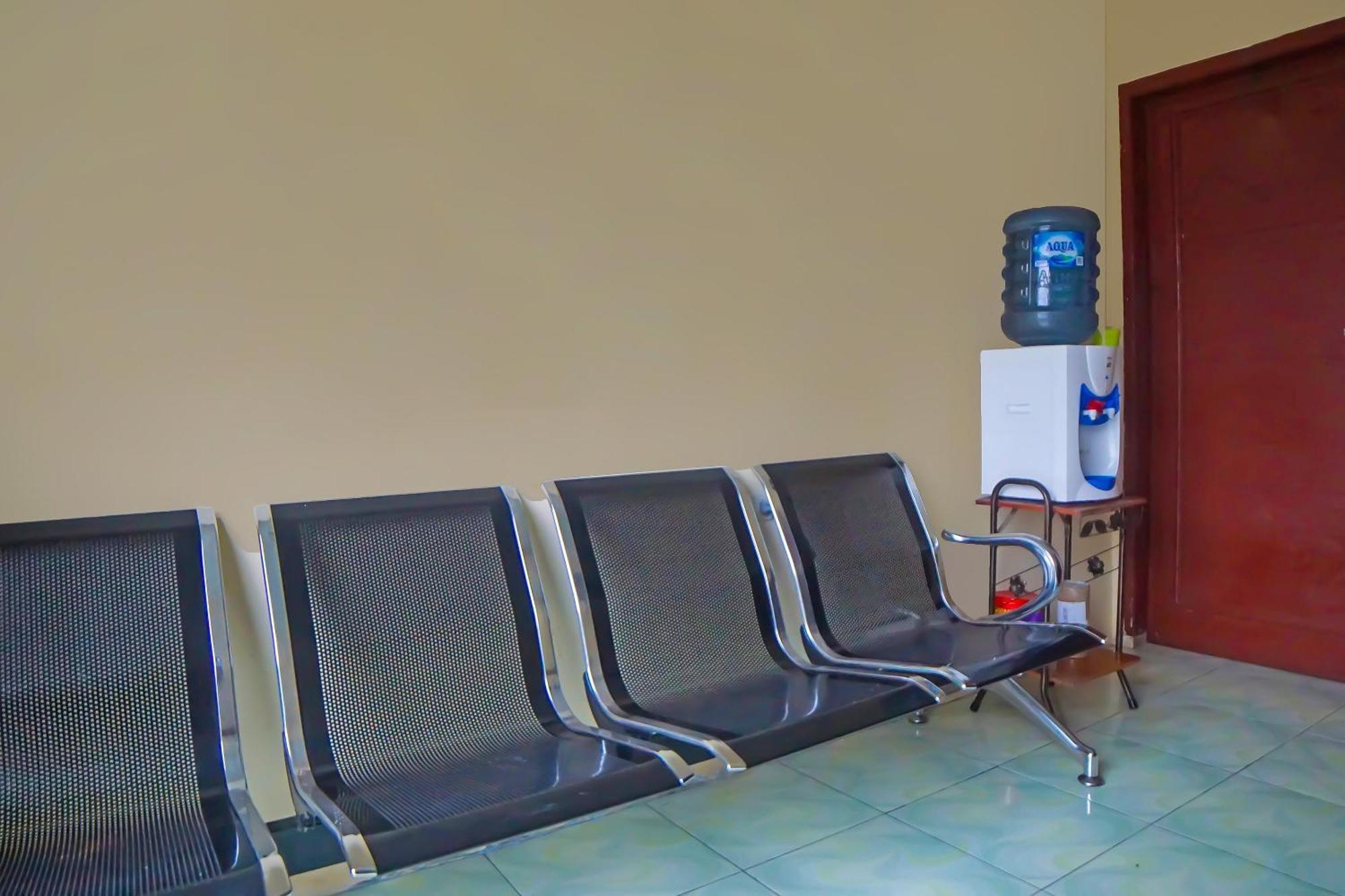 Oyo 92578 Sri Ulina 2* Medan